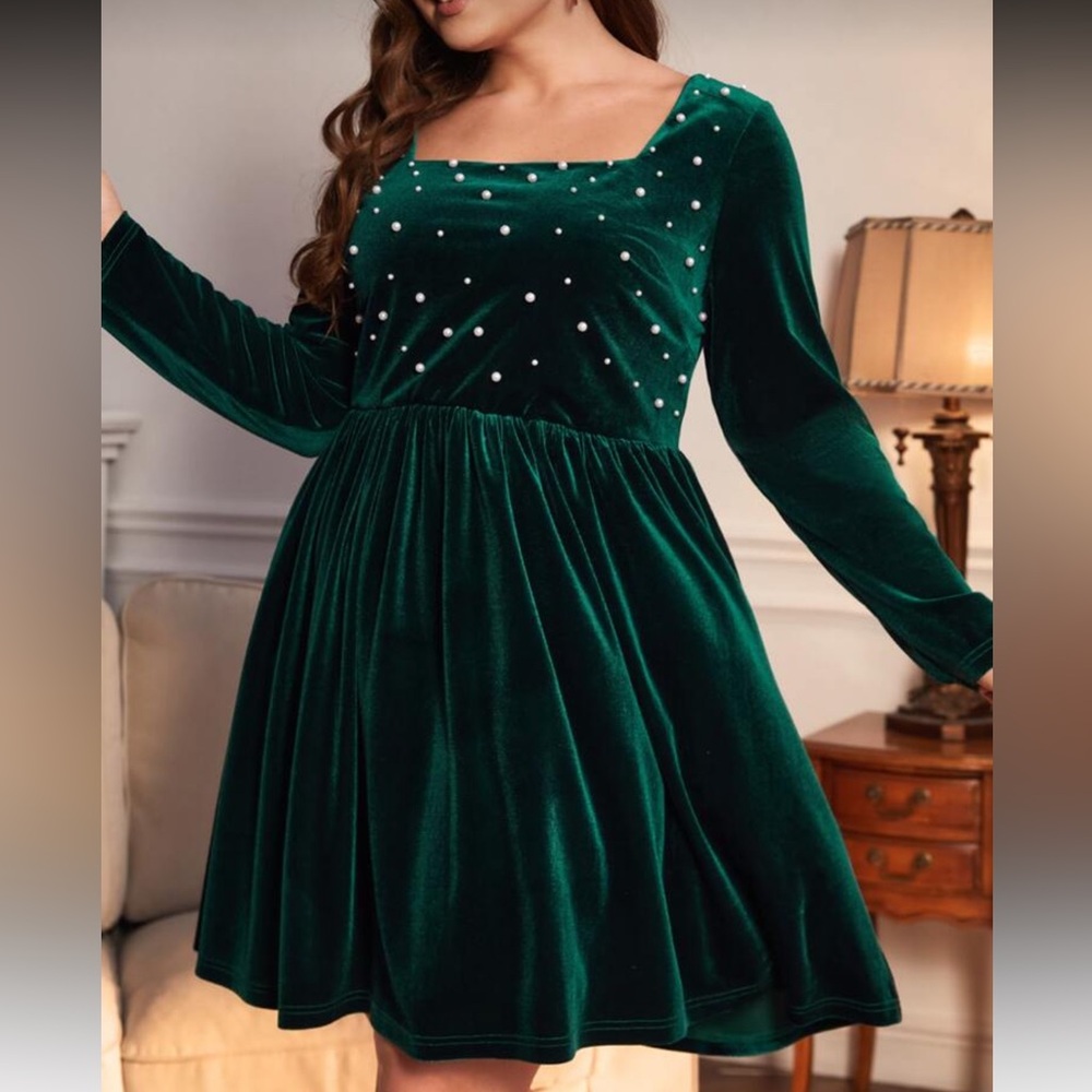 SHEIN Emerald Green Velvet Dress with Pearl Accents